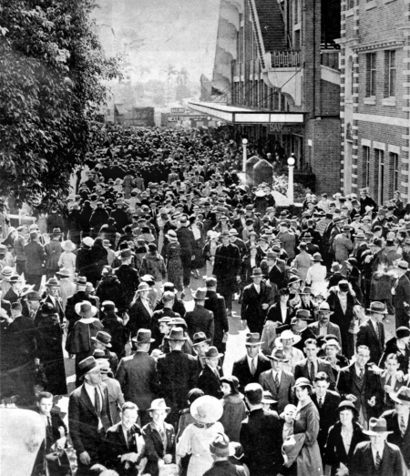 Milling crowds at the Brisbane Exhibition August 1935